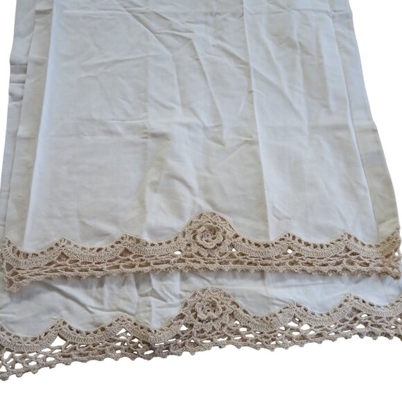 Vintage Pair of 2 Beige Cotton Pillowcases Crochet Lace Trim Standard 20x31 NEW - Picture 4 of 11